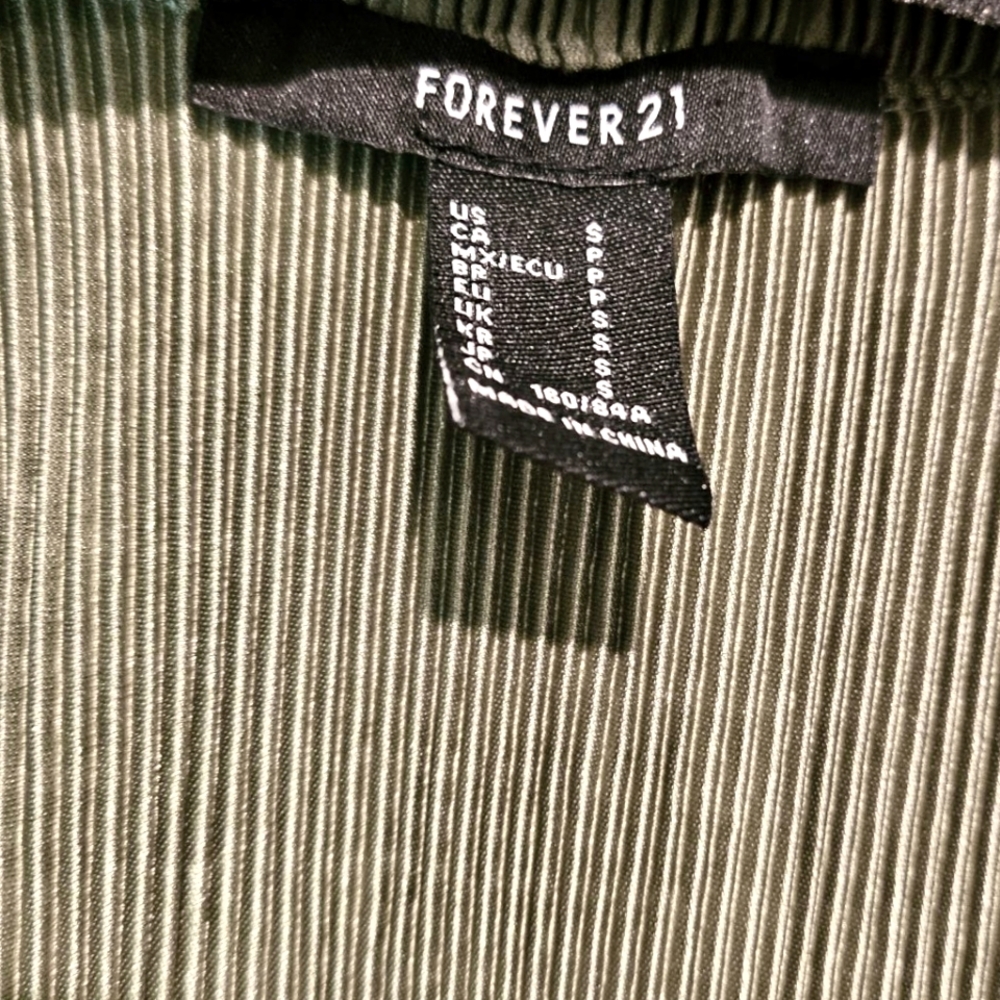 Forever 21 Green Ribbed Button-Up Top - Picture 6 of 6